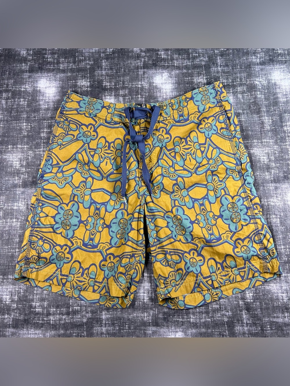 Reyn Spooner Hawaiian Board Shorts Men 32x7 Mustard Kaleidoscope Floral QuickDry